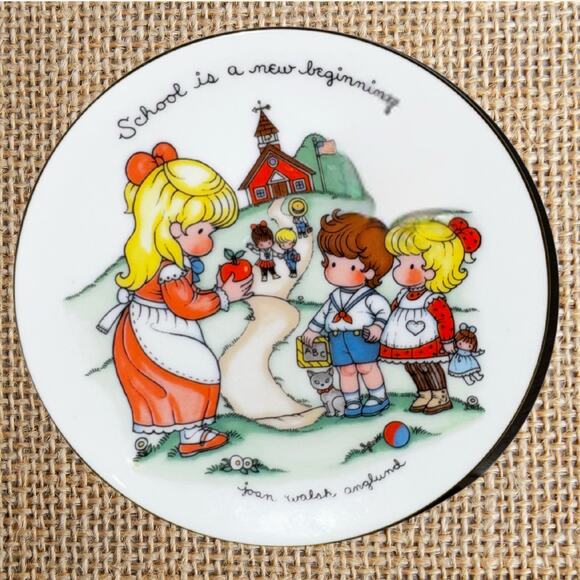 1986 Avon “School Is a New Beginning” Plate by Joan Walsh Anglund, 22K Gold Trim - Picture 1 of 6
